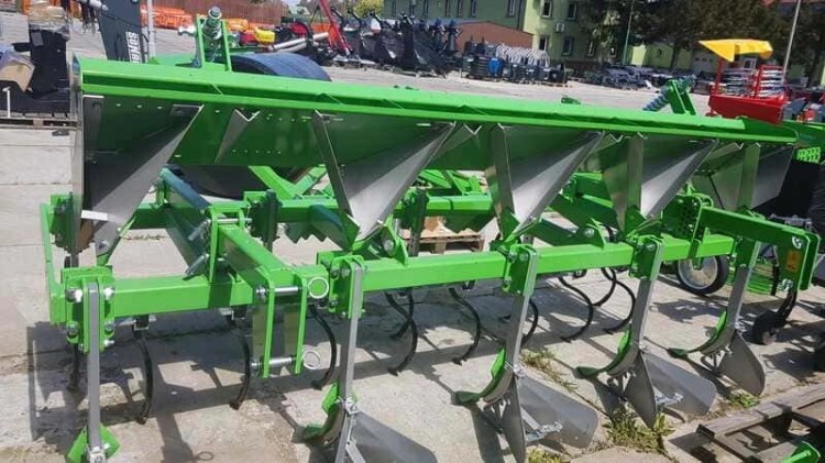 Čtyřřadý sazeč brambor U865 NOCTU BOMET