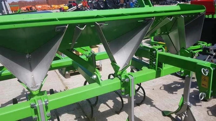 Čtyřřadý sazeč brambor U865 NOCTU BOMET