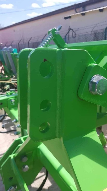 Čtyřřadý sazeč brambor U865 NOCTU BOMET