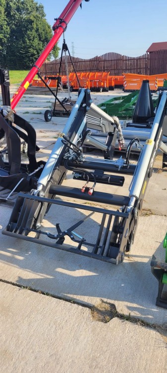 ŁADOWACZ CZOŁOWY METAL-TECHNIK MT03