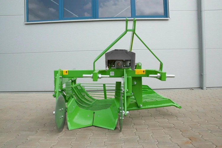 VIBRAČNÍ KOPOVAČ URSA Z655 BOČNÍ VÝHOZ