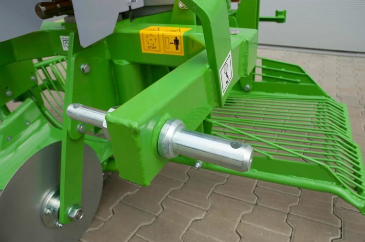 VIBRAČNÍ KOPOVAČ URSA Z655 BOČNÍ VÝHOZ